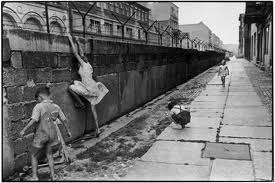 Henri Cartier-Bresson, the wall
