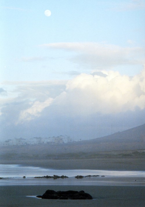 Moroc, Aglou, Moon, cropped - low